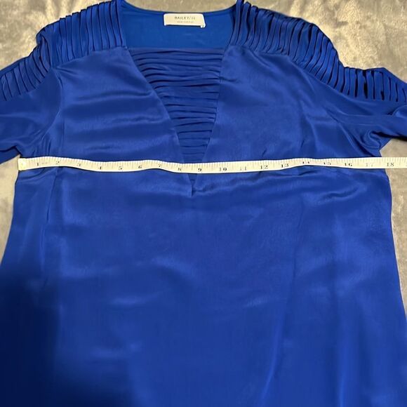 Bailey 44 Blue Blouse. Medium - Picture 6 of 10